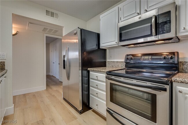 Building Photo - 5055 W Hacienda Ave