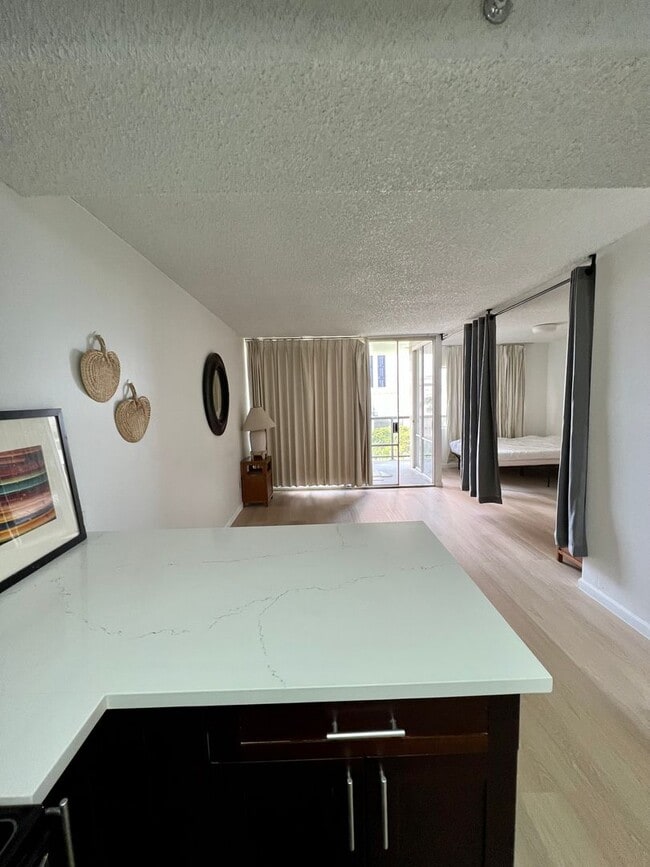 Building Photo - Ala Wai Terrace