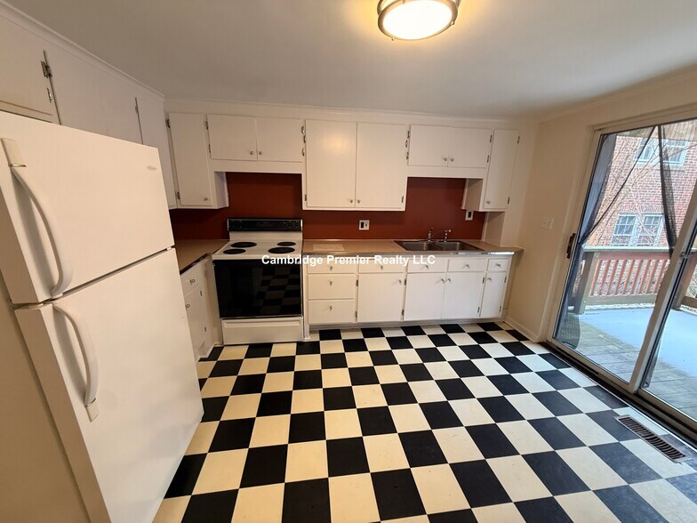 Building Photo - 199 Mount Auburn St