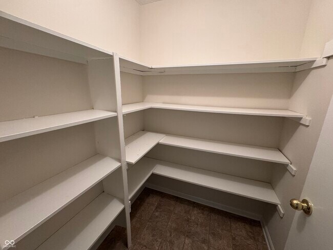 Building Photo - 488 Orchardview Dr