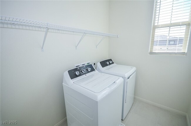 Building Photo - 552 Parkwind Ln