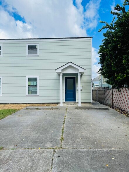 Primary Photo - 619 Lavoisier St