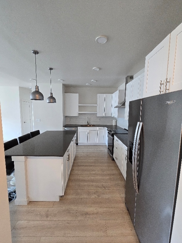 Building Photo - 2221 Willow Dr