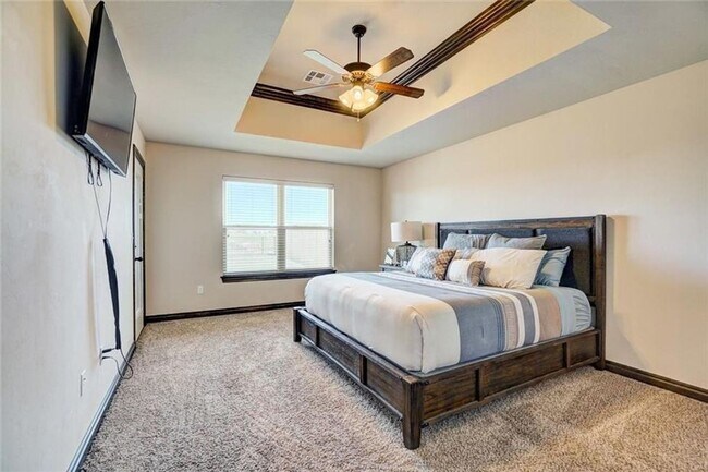 Building Photo - $500 Off First Month's Rent!!! St James Park Home in Norman - Community Pool!  Available in Now!