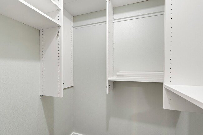 Building Photo - 3400 Laguna Dr