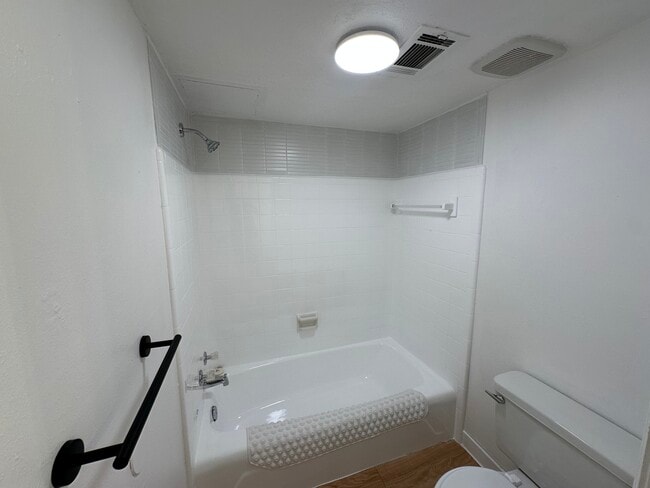 Building Photo - 417 Walker St