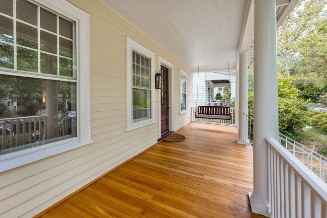 Building Photo - Classic Chevy Chase Charm in NW DC Availab...