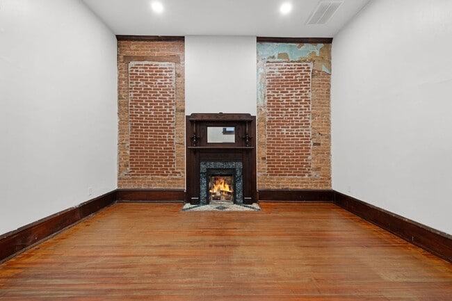 Building Photo - Luxury Living in a Fully Renovated Historic Building