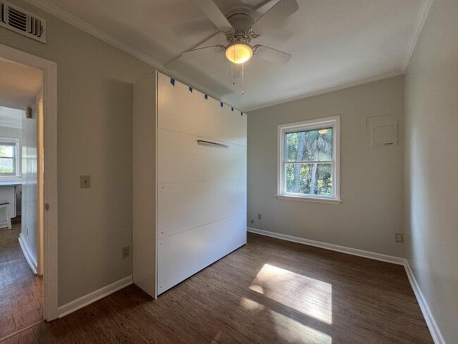 Building Photo - 303 3rd St