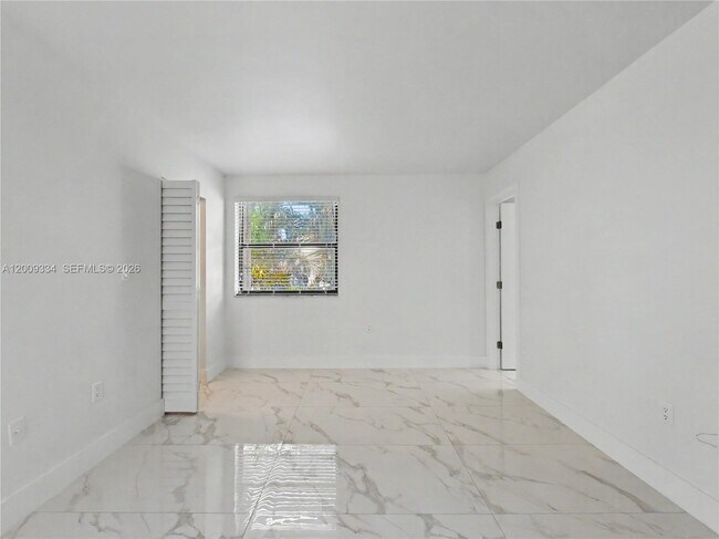 Building Photo - 10010 NW 9th St Cir