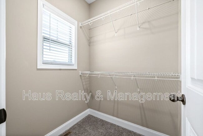 Building Photo - 172 Dundee Dr