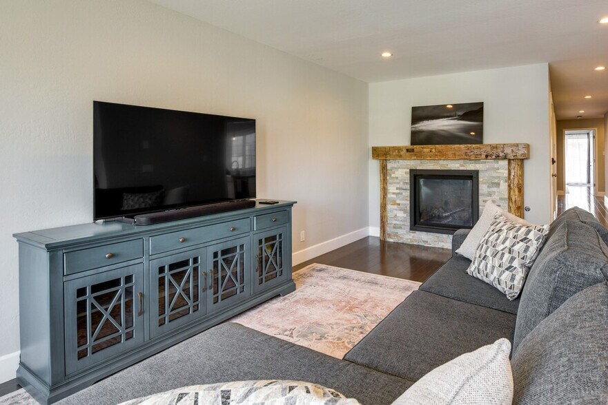 Building Photo - 4627 Irving St