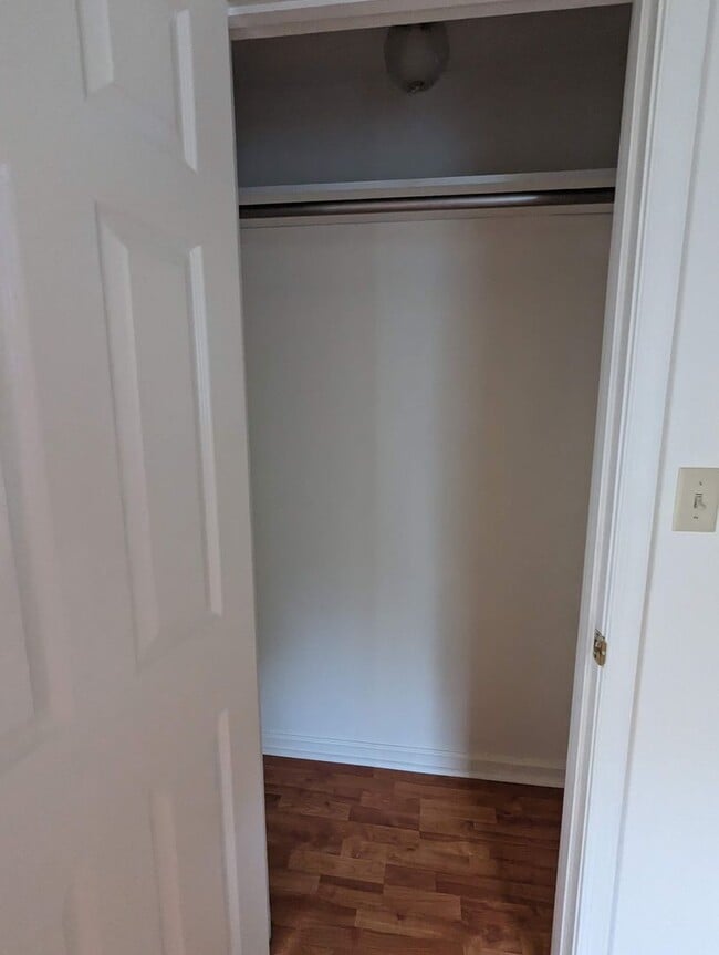 Building Photo - Spacious 3 Bedroom House Available Now!