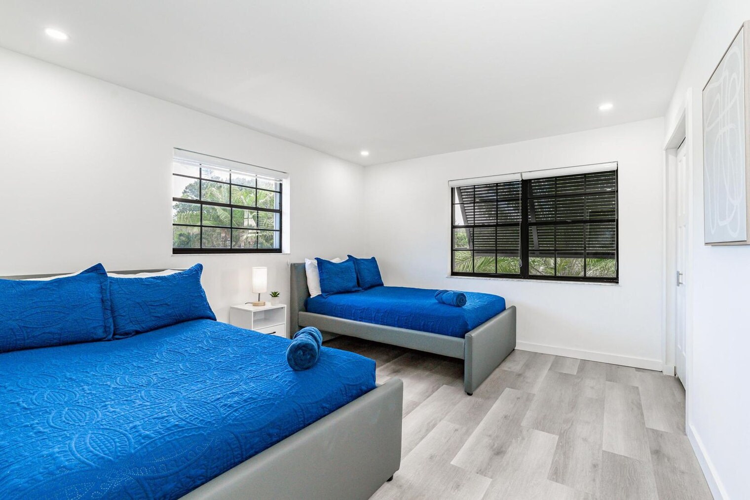 Building Photo - 807-809 Southwest 14th Court-SI FL2-ID1475657P