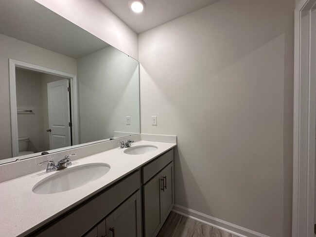 Building Photo - Brand New Home