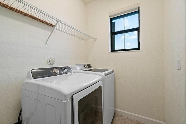 Building Photo - 5643 Sandbirch Wy