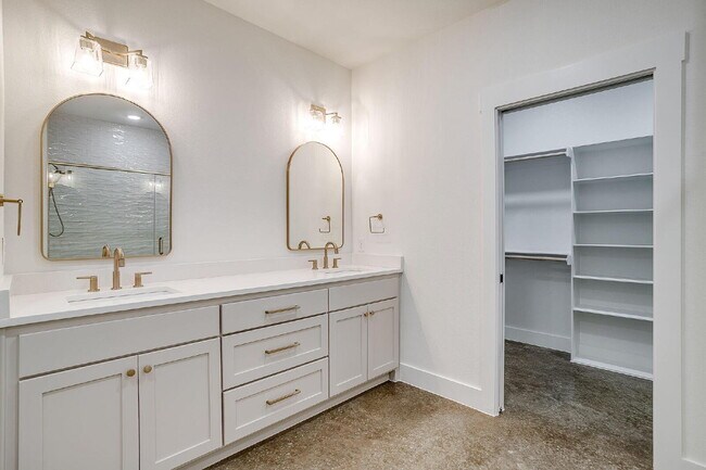 Building Photo - Brand New, Custom 3 bedroom Home in Granbury Now Available!