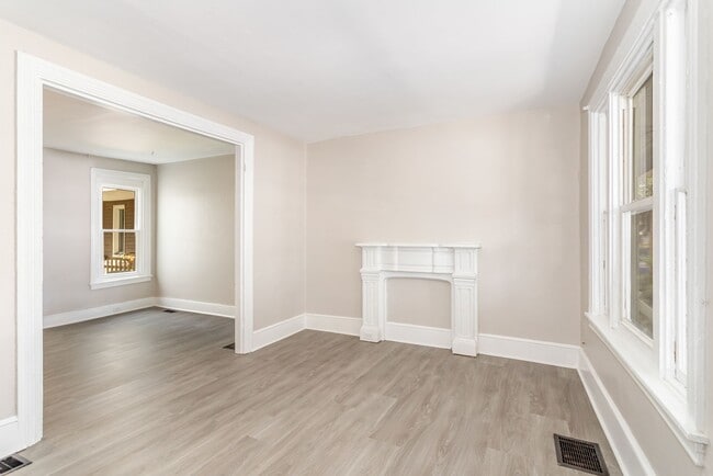 Building Photo - Newly remodeled 3 bedroom home