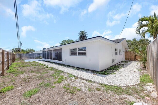 Building Photo - 1949 Dolphin Blvd S