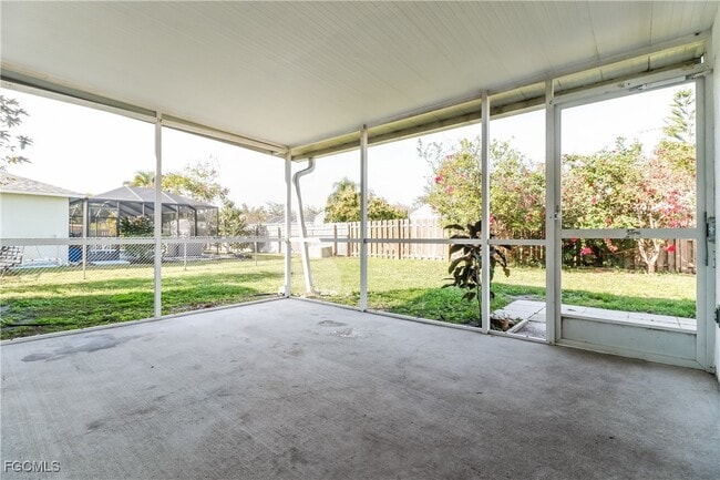 Building Photo - 15619 Sunny Crest Ln