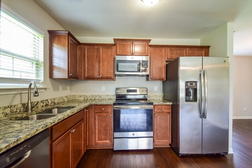 Building Photo - 6164 Humphreys Dr