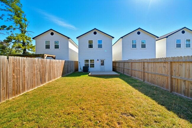 Building Photo - 4615 Ireland St