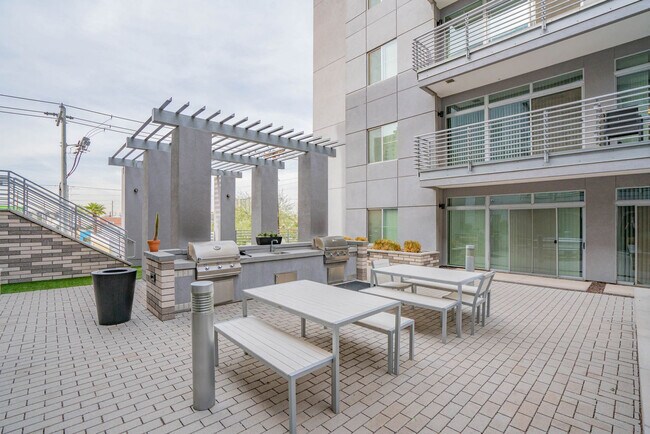 Building Photo - 295 E Roosevelt St