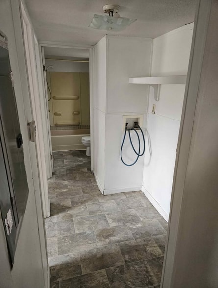 Building Photo - 410 Brown St