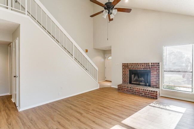 Building Photo - Great 2 Bed 2 Bath Townhouse in S Arlington- 76017