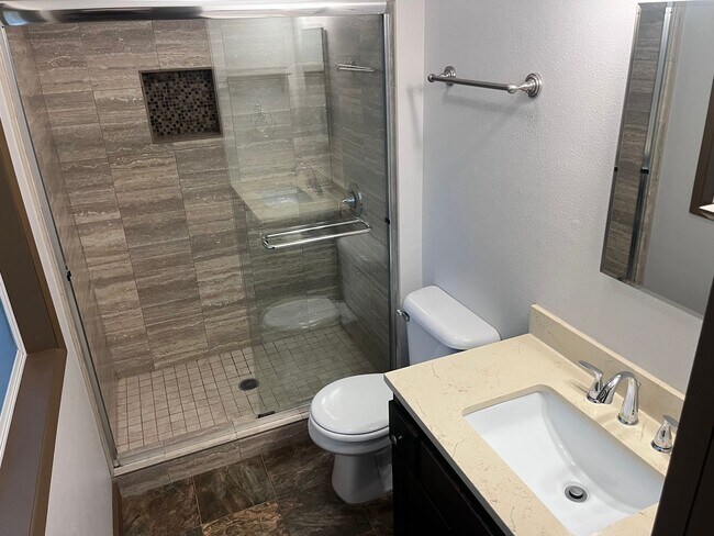 Building Photo - Duplex Off Barnes Rd. With Quick Access Ev...