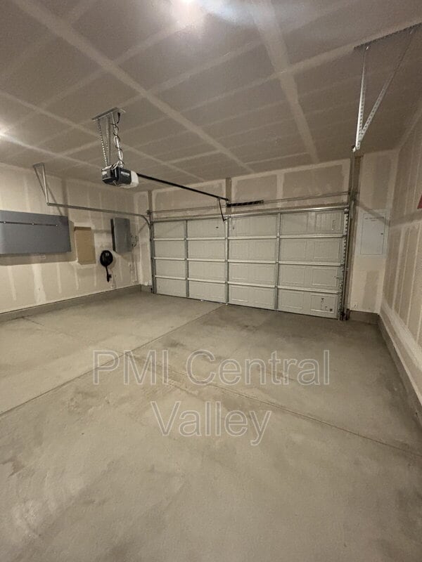 Building Photo - 3226 Tibidabo St