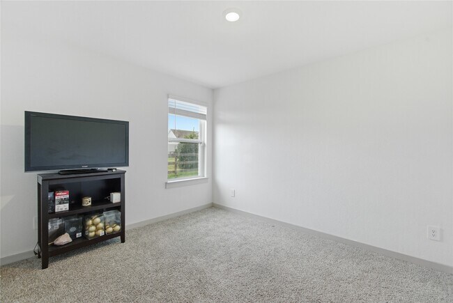 Building Photo - 130 Lk Wy Cir