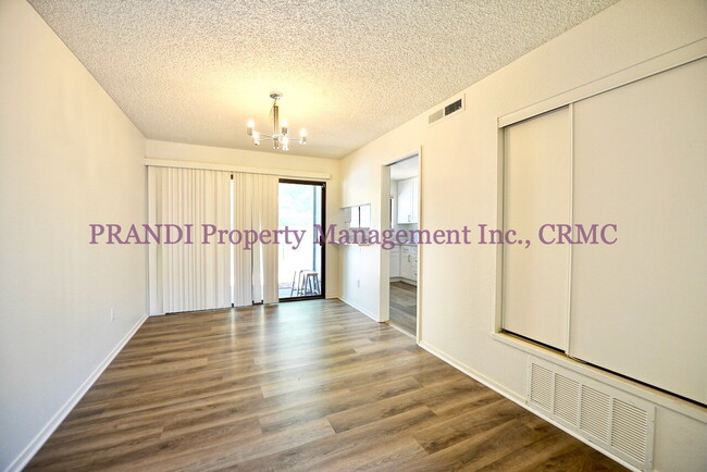 Building Photo - Corner Unit Townhouse With Recent Upgrades!