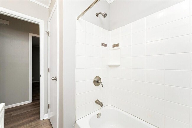 Building Photo - 515 Landers St