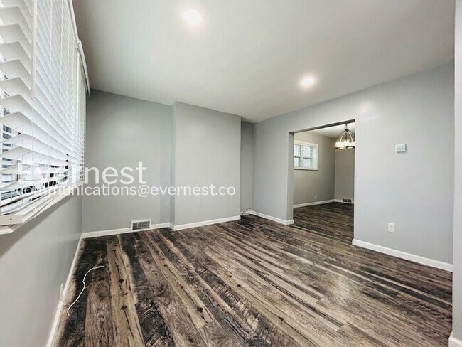 Building Photo - 303 Kirk Ave