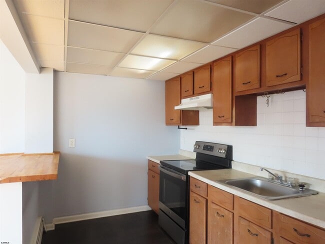 Building Photo - 139 N Dorset Ave