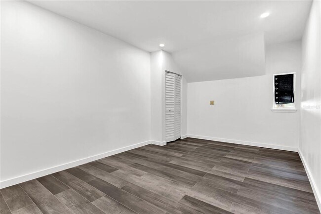 Building Photo - 907 Kristina Ct