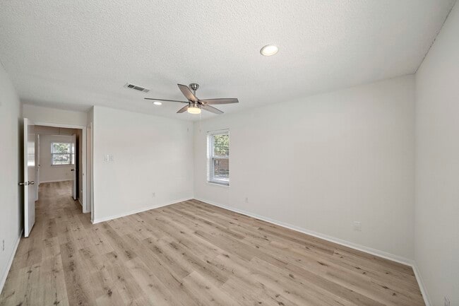 Building Photo - 1227 Country Pl Dr