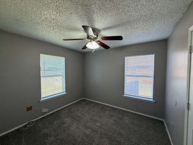 Building Photo - Spacious 4-bedroom House Could Be Your New Home!