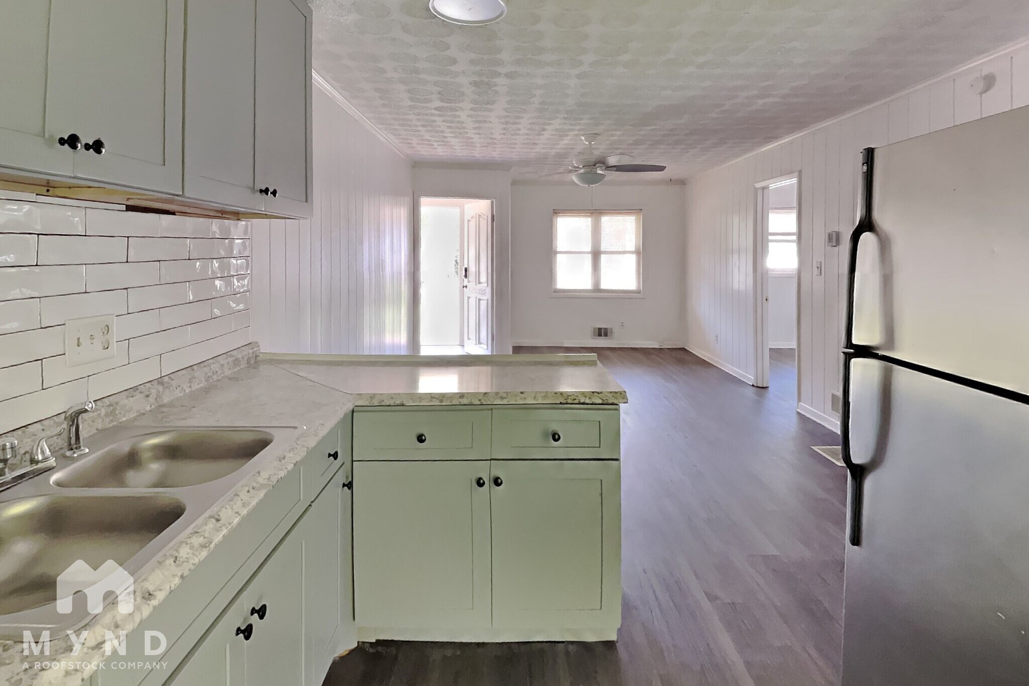 Building Photo - 1429 Vesta Ave