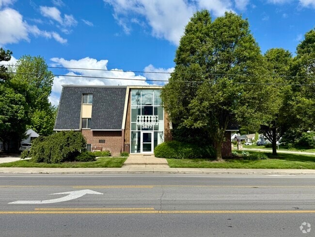 Building Photo - Roundtree Rentals