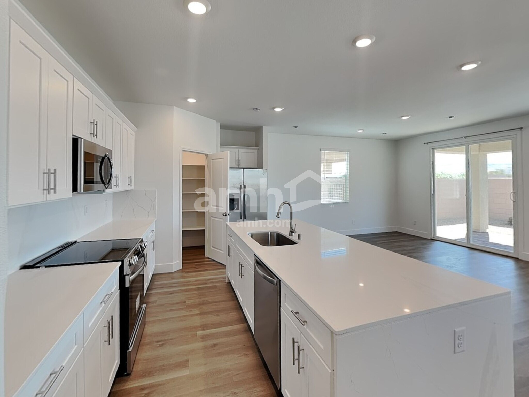 Building Photo - 5823 Vaes Dothrak St