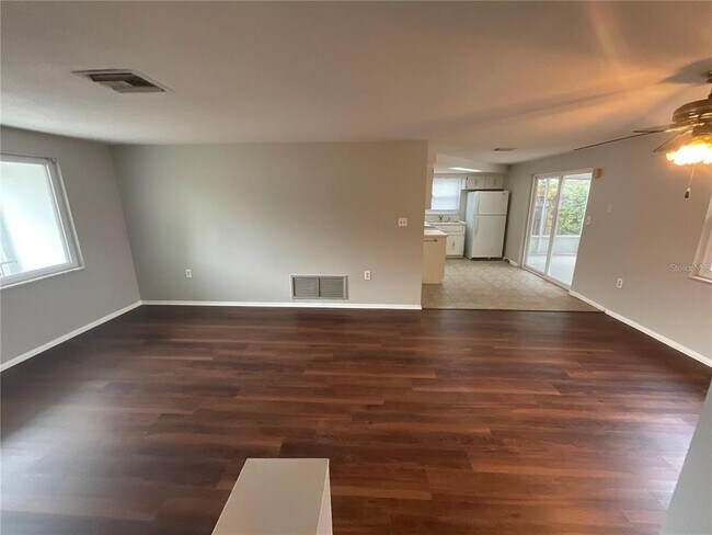 Building Photo - 3335 Coldwell Dr