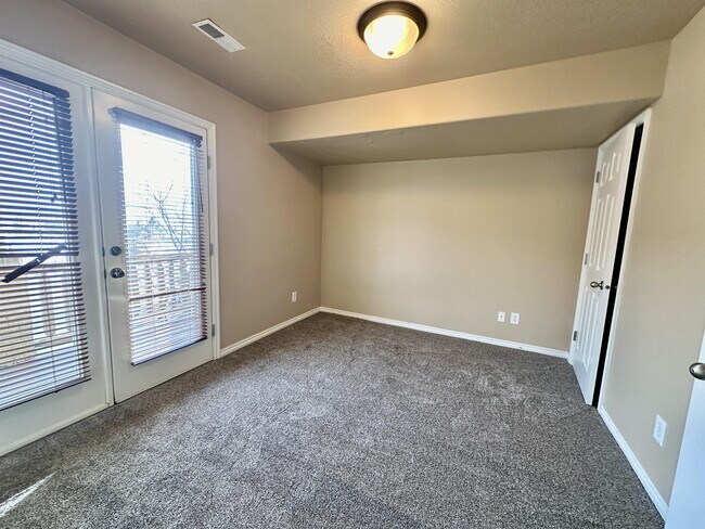 Building Photo - 3521 N Fox Run Dr