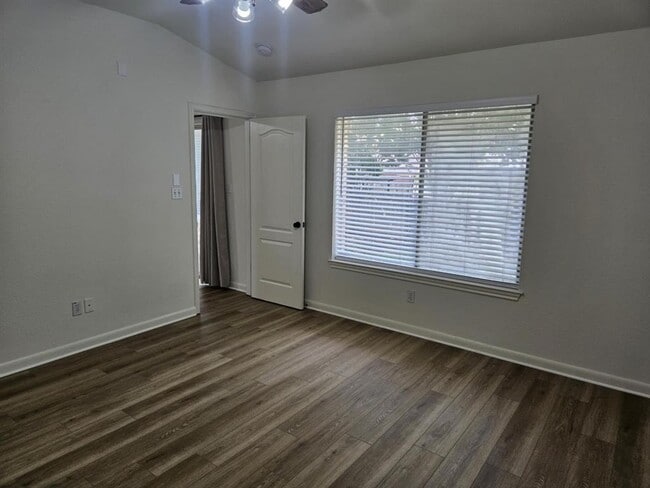 Building Photo - 2002 Caspian Cove