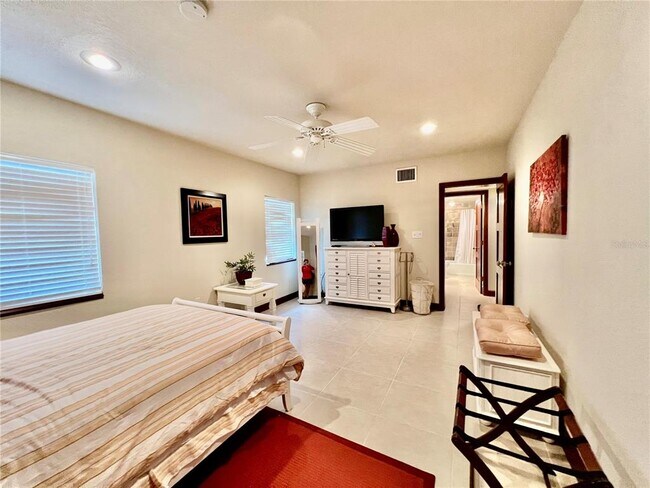 Building Photo - 3220 S Shore Dr