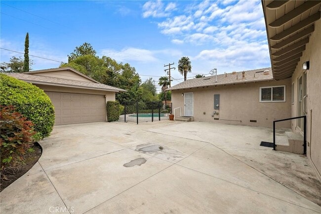 Building Photo - 509 California Dr