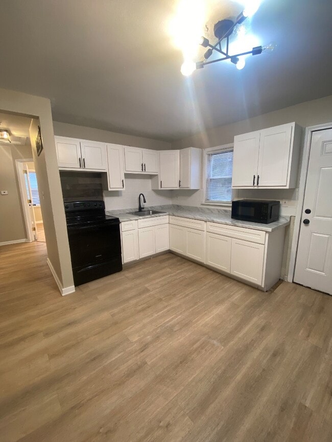 Building Photo - 829 Carson Rd