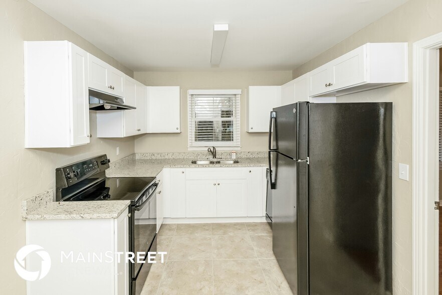 Building Photo - 513 Goldenrod Dr