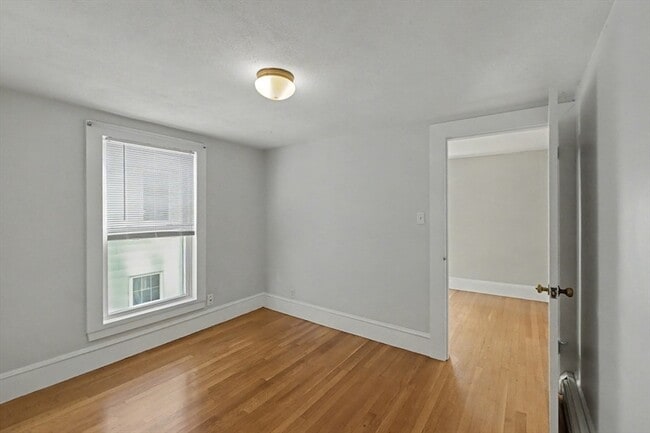 Building Photo - 46 Waverly St